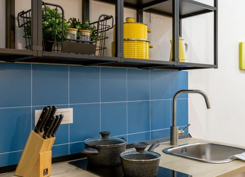 Classic Room | Private kitchen | Fridge, stovetop, coffee/tea maker, cookware/dishes/utensils