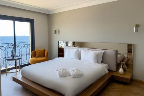 Senior Suite, 1 King Bed with Sofa bed, Non Smoking, Sea View | Premium bedding, memory foam beds, minibar, in-room safe