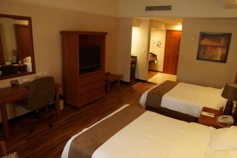 Double Room | Minibar, in-room safe, desk, free WiFi