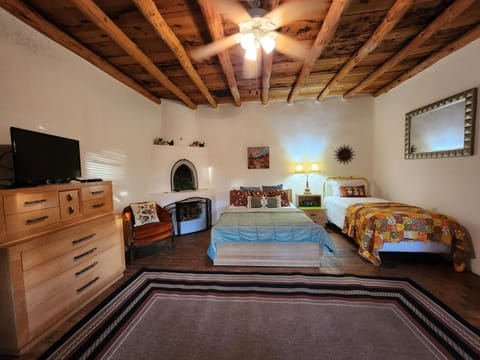 Family Room, Ensuite, Courtyard View (Cowboy and Cactus) | 1 bedroom