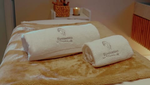 Couples treatment rooms, sauna, steam room, body treatments