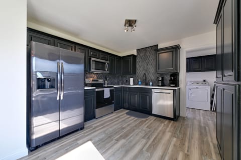 House (2 Bedrooms) | Private kitchen | Oven, stovetop, dishwasher, cookware/dishes/utensils