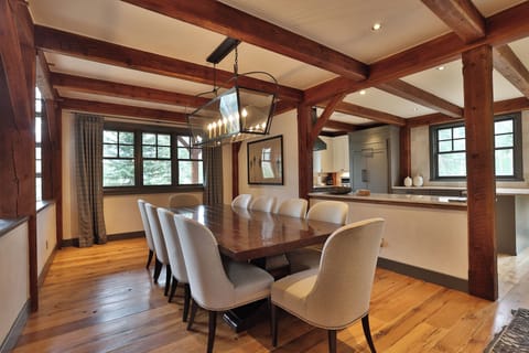 House (5 Bedrooms) | Interior