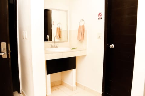 Basic Single Room, 1 Double Bed | Bathroom | Shower, free toiletries, towels