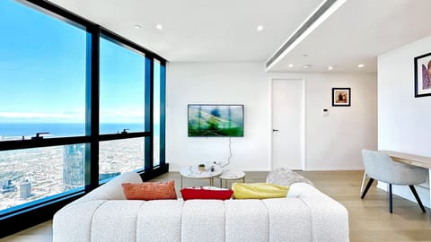 City Apartment, 3 Bedrooms, Ocean View | Living area