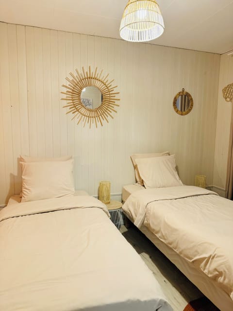 Classic Twin Room | Individually decorated, individually furnished, desk, soundproofing