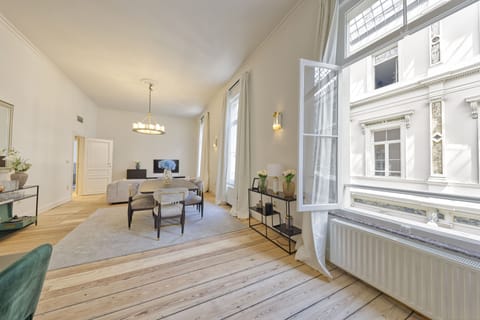 Luxury Apartment | Living area | 100-cm Smart TV with satellite channels, fireplace, Netflix