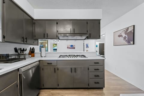 House, Multiple Beds, Patio, Garden View (Zilker House) | Private kitchen | Fridge, microwave, oven, stovetop