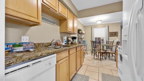 Condo, Multiple Beds, Kitchen | Private kitchen | Fridge, microwave, oven, stovetop