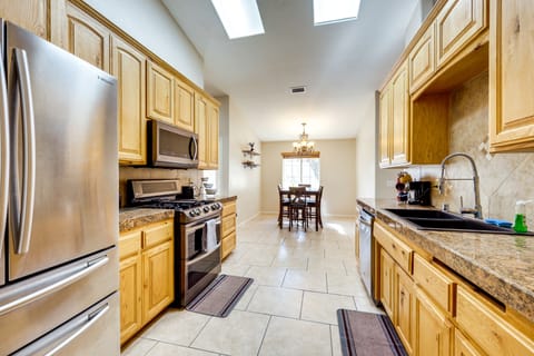 House (4 Bedrooms) | Private kitchen | Microwave, oven, stovetop, dishwasher