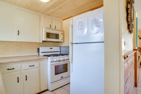 House (4 Bedrooms) | Private kitchen | Microwave, oven, stovetop, dishwasher