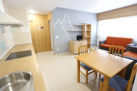 Double Room | Desk, laptop workspace, free WiFi