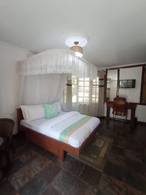 Comfort Double Room | Desk, soundproofing, free WiFi