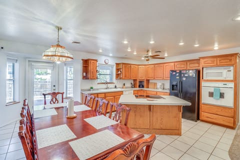 House (4 Bedrooms) | Private kitchen | Oven, stovetop, dishwasher, coffee/tea maker