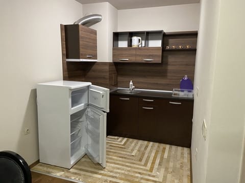 Comfort Apartment, 1 King Bed | Private kitchen | Full-size fridge, microwave, dishwasher, electric kettle