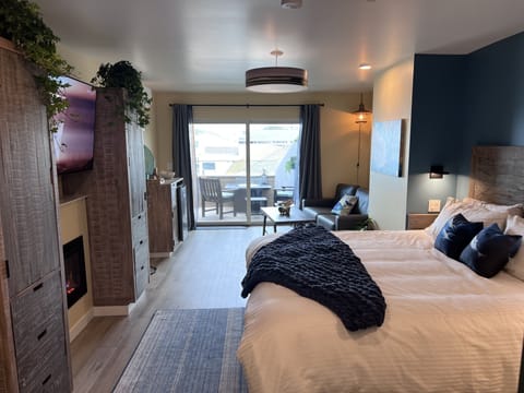 Superior Room, 1 King Bed with Sofa bed, Ocean View | Premium bedding, down comforters, memory foam beds