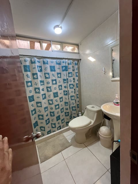 Habitacion Doble 8 | Bathroom | Shower, free toiletries, hair dryer, towels