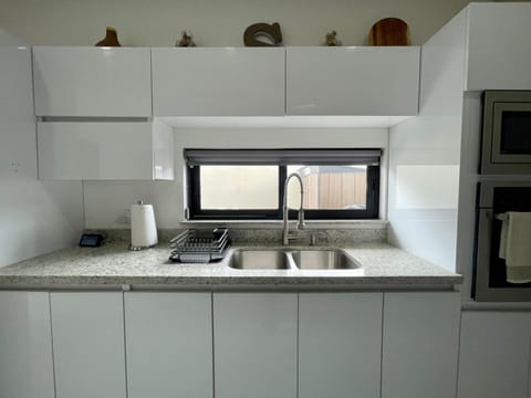 House | Private kitchenette | Fridge, stovetop, toaster, blender