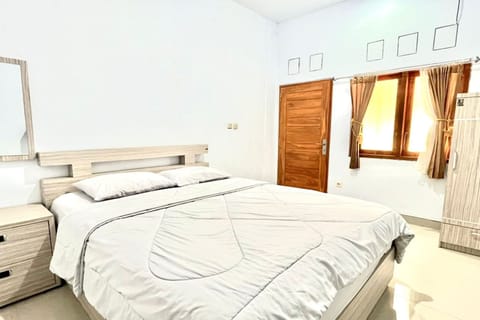 Deluxe Double Room | Desk, free WiFi, bed sheets