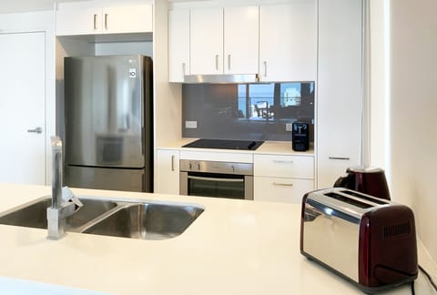 Premier Apartment | Private kitchen | Full-size fridge, microwave, oven, stovetop