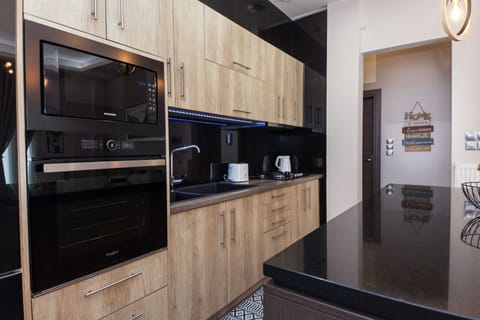 Apartment | Private kitchen | Full-size fridge, microwave, oven, toaster