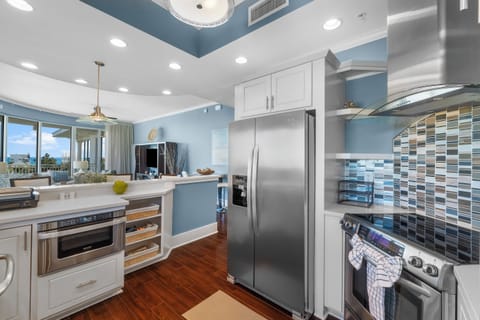 Condo | Private kitchen | Full-size fridge, microwave, oven, stovetop