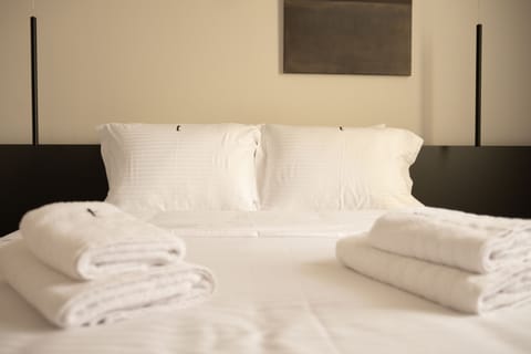 Standard Room | Premium bedding, down comforters, pillowtop beds, free WiFi