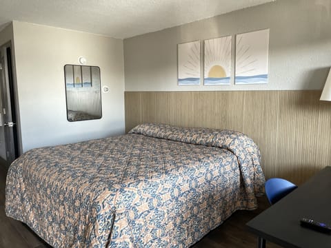 Executive Room | Bathroom | Shower, free toiletries, hair dryer, towels