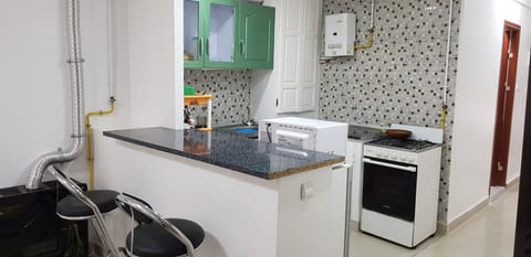 Basic Studio | Private kitchen | Full-size fridge, oven, cookware/dishes/utensils