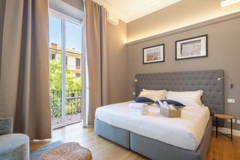 Deluxe Double Room, Balcony | Pillowtop beds, minibar, in-room safe, desk