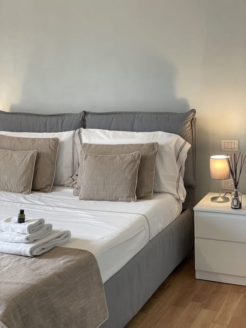 Deluxe Double Room | Down comforters, desk, free WiFi, bed sheets