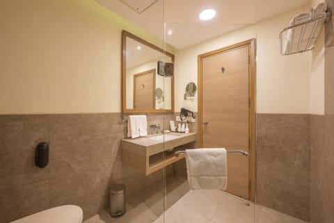 Panoramic Double Room | Bathroom | Free toiletries