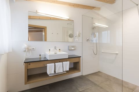 Hypo-allergenic bedding, minibar, in-room safe, desk