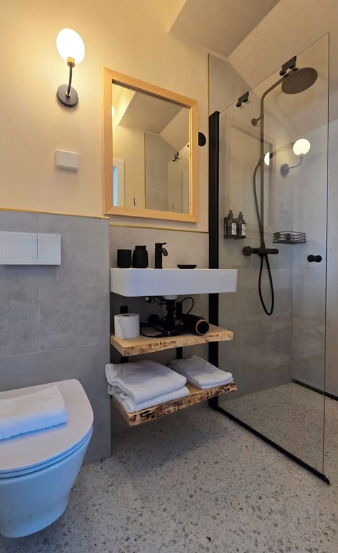 Deluxe Double Room, 1 Queen Bed, Non Smoking, Garden View | Bathroom | Shower, rainfall showerhead, designer toiletries, hair dryer