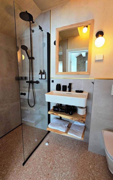 Signature Double Room, 2 Twin Beds, Non Smoking, Garden View | Bathroom | Shower, rainfall showerhead, designer toiletries, hair dryer