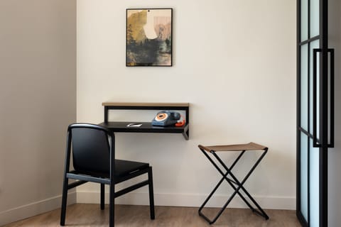 Down comforters, desk, laptop workspace, free WiFi