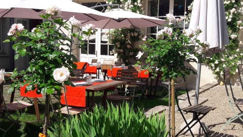 Lunch and dinner served, French cuisine