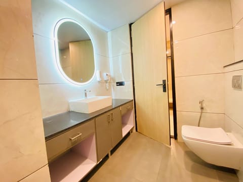 Executive Room | Bathroom | Hair dryer, slippers, towels