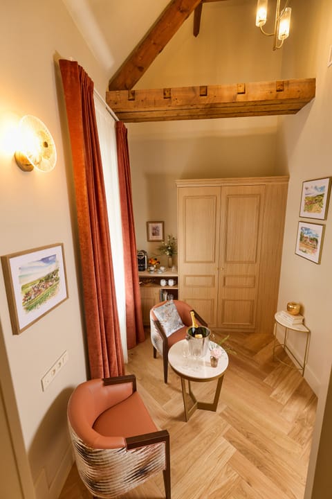 Beaune Suite | Premium bedding, free minibar, in-room safe, desk