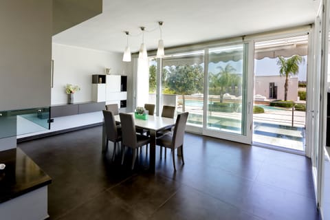 Villa | Dining room