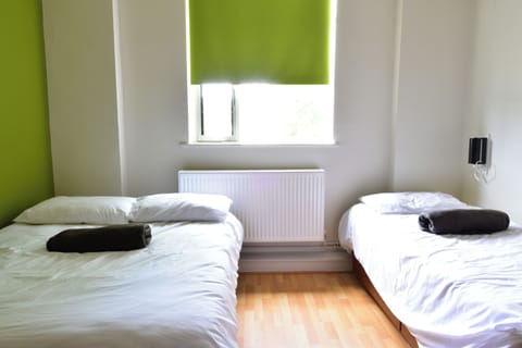 Triple Room, Multiple Beds, Ensuite (Double with Single Bed Room) | Laptop workspace, free WiFi