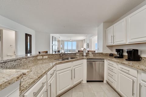 Condo, Multiple Beds (Spanish Key 510) | Private kitchen | Oven, toaster, paper towels