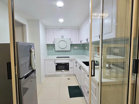 Grand Apartment, 2 Bedrooms | Private kitchen | Full-size fridge, microwave, stovetop, cookware/dishes/utensils