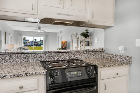 Condo, Multiple Beds (El Matador- Beachside Haven 210) | Private kitchen | Oven, toaster