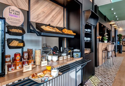 Daily buffet breakfast (EUR 11.50 per person)