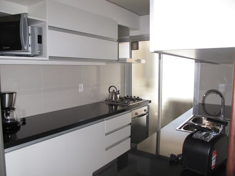 Private kitchen | Fridge, microwave, oven, stovetop