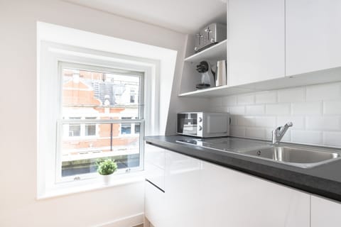 City Apartment | Private kitchen | Full-size fridge, microwave, oven, stovetop