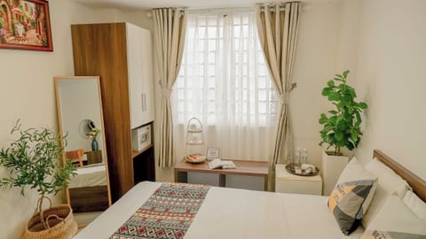 Deluxe Double Room | 1 bedroom, minibar, in-room safe, desk