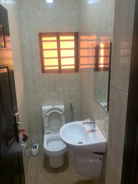 Apartment | Bathroom | Shower, rainfall showerhead, free toiletries, towels