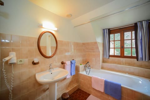 Free toiletries, hair dryer